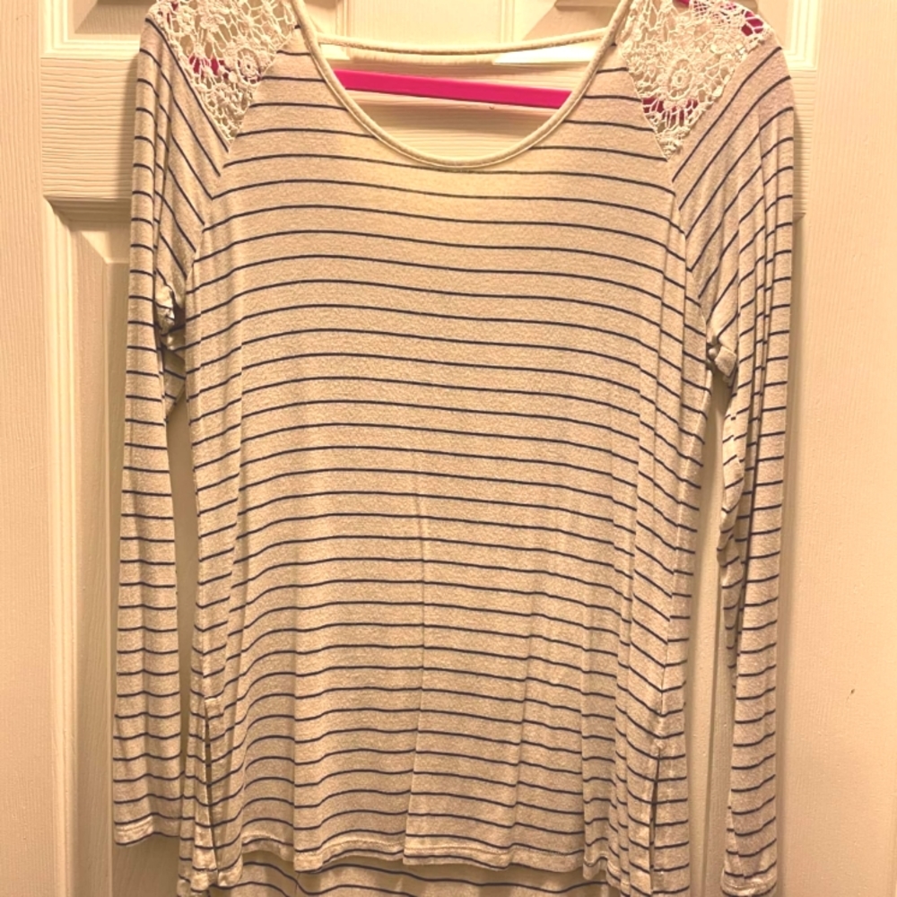 Pink rose, size Large, blue stripes
